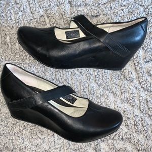 TSUBO Black Leather Wedge — 8 — Mary Jane Style